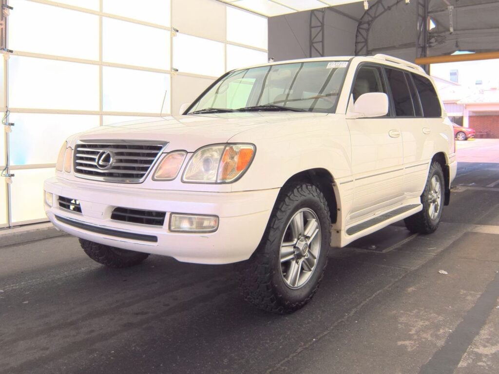 2007 Lexus LX470 Blizzard White front 3/4 exterior