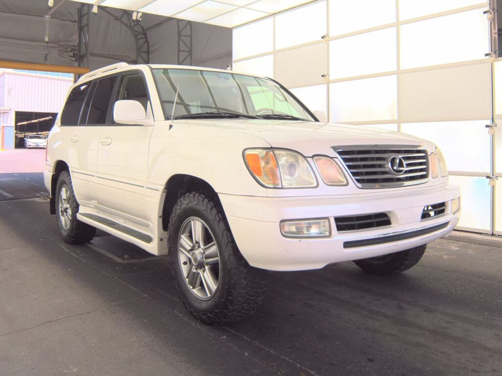 2007 Lexus LX470 front 3/4 exterior clean body