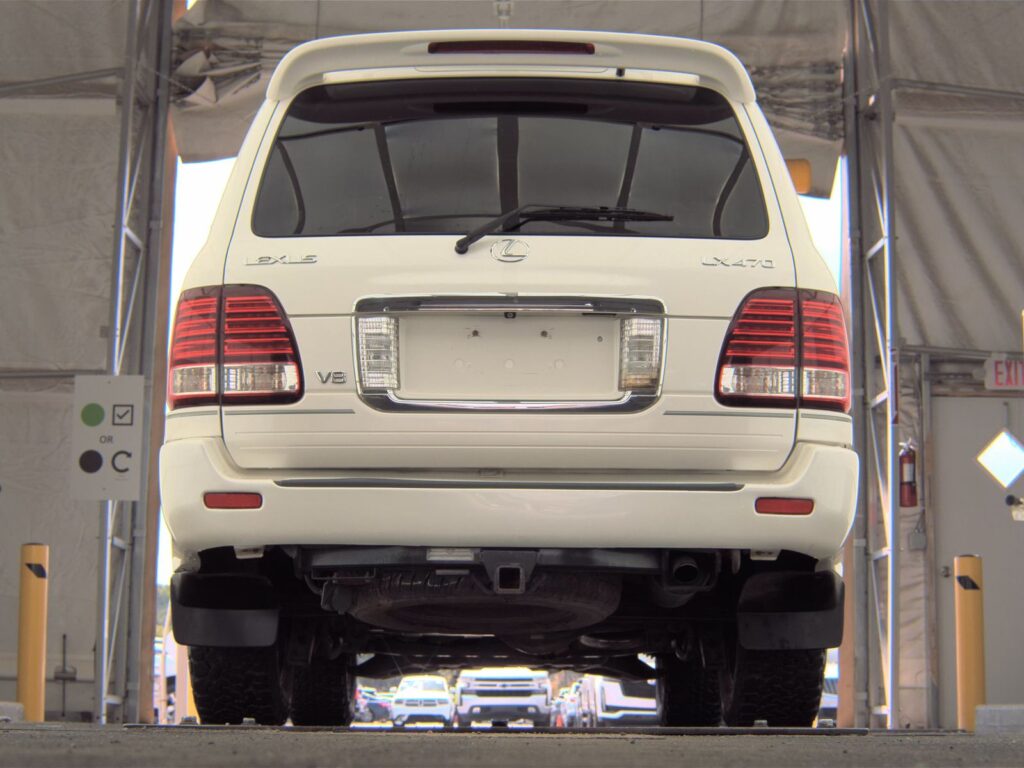 2007 Lexus LX470 underbody view rear suspension
