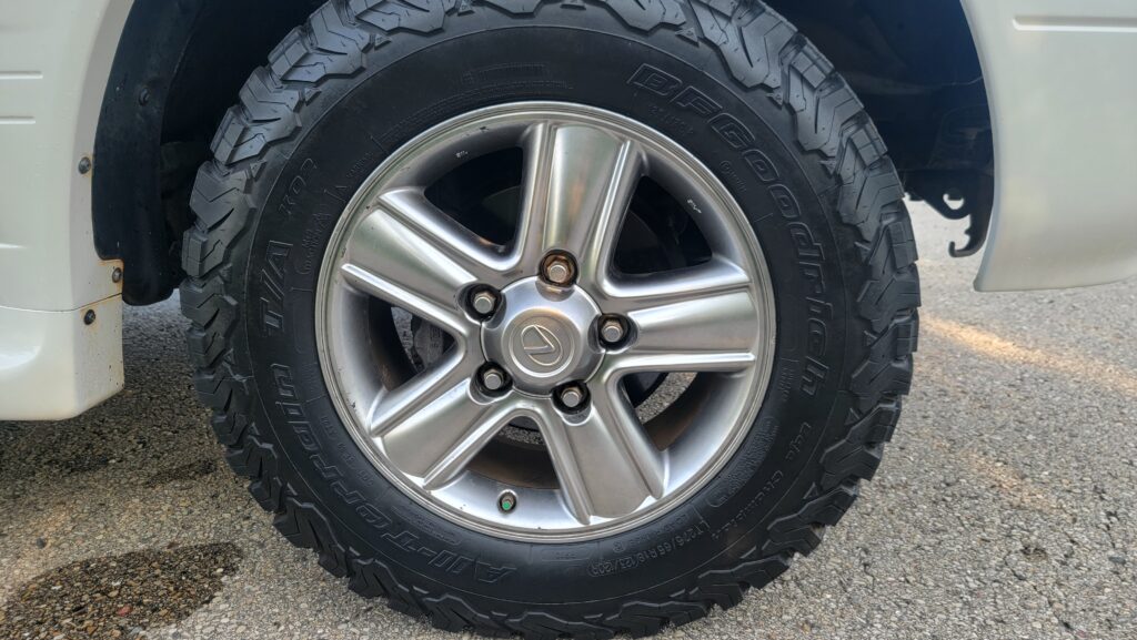 Wheel and Tire view 2007 Lexus LX470 | Tanin JDM