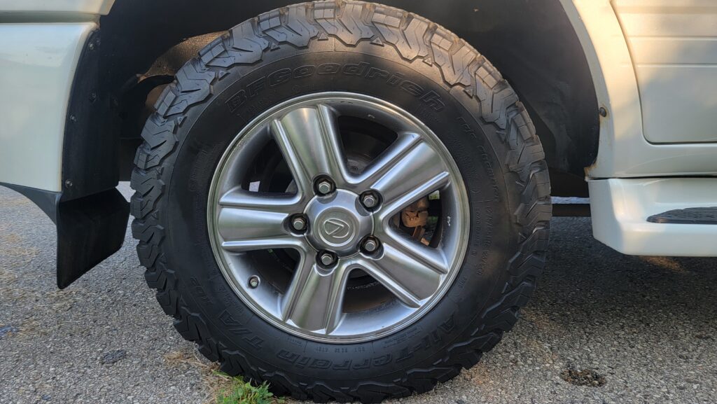 Wheel and Tire view 2007 Lexus LX470 | Tanin JDM