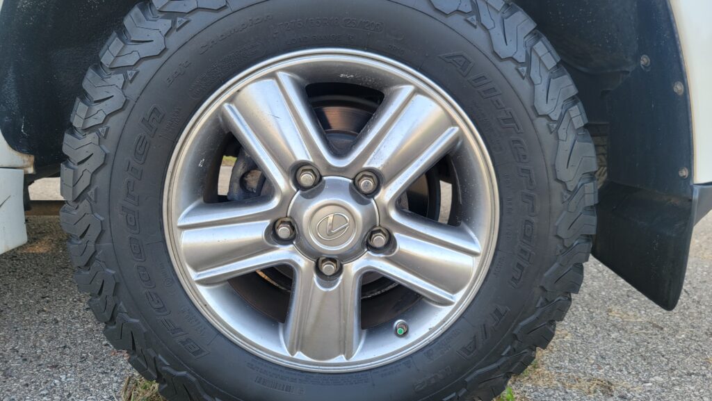 Wheel and Tire view 2007 Lexus LX470 | Tanin JDM