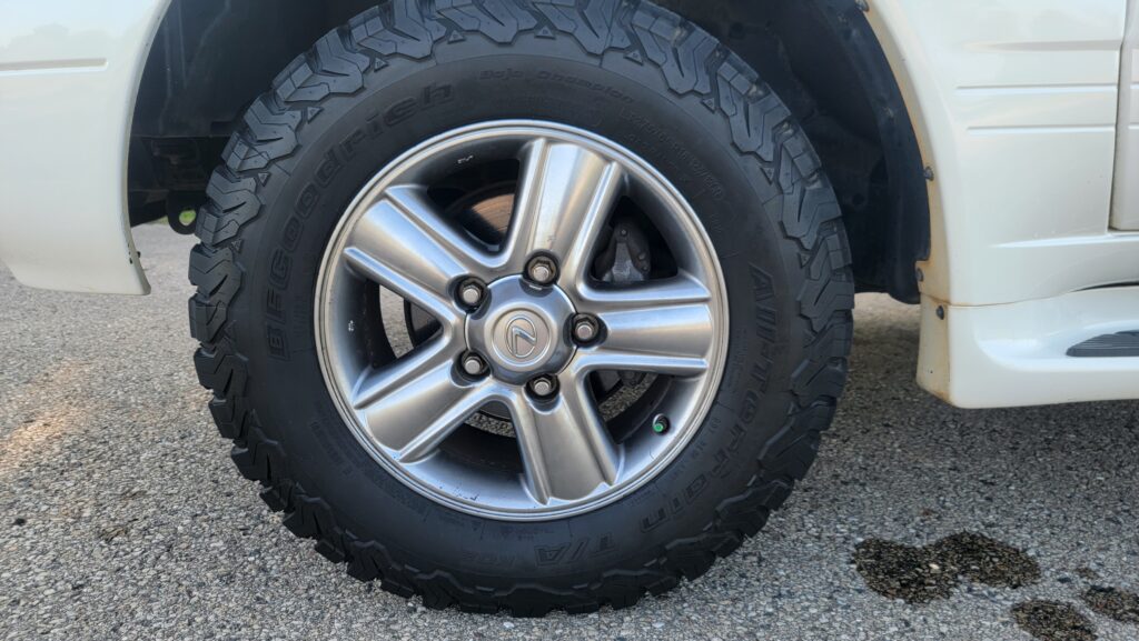 Wheel and Tire view 2007 Lexus LX470 | Tanin JDM