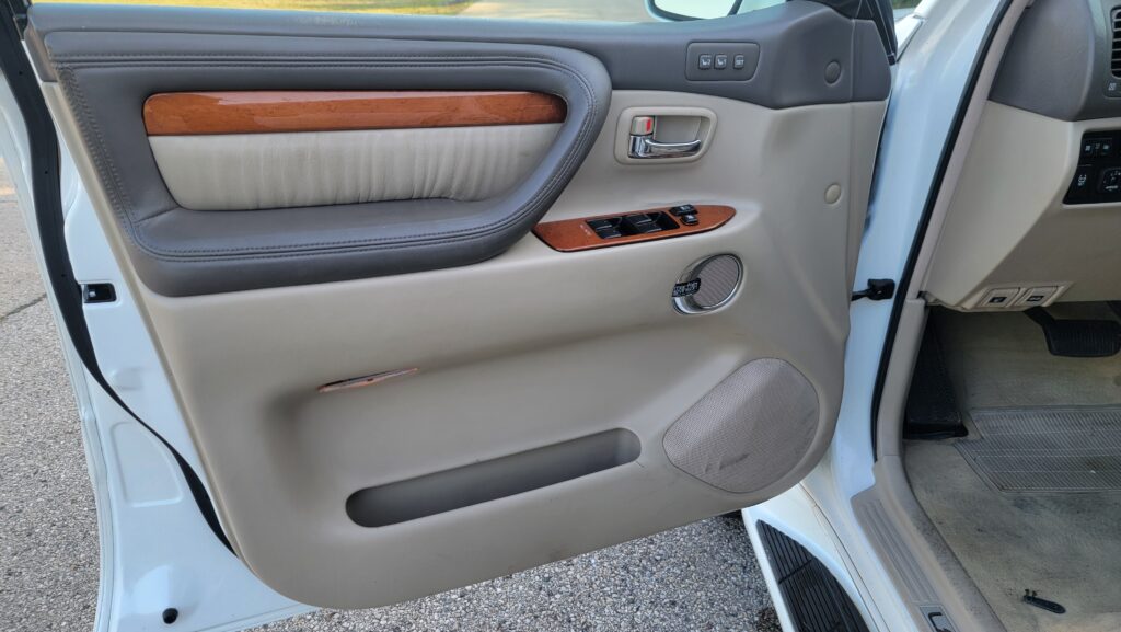 Driver side door panel Lexus LX470 interior detail