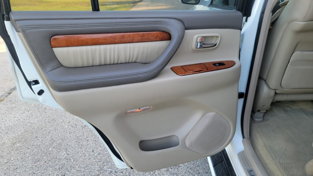 Driver side door panel Lexus LX470 interior detail