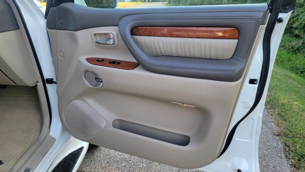 Passenger side door panel Lexus LX470 interior detail