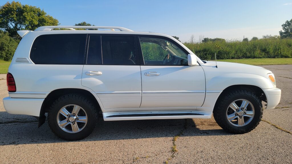Side view of 2007 Lexus LX470 with white exterior