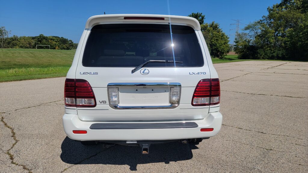 Rear view of 2007 Lexus LX470 with white exterior