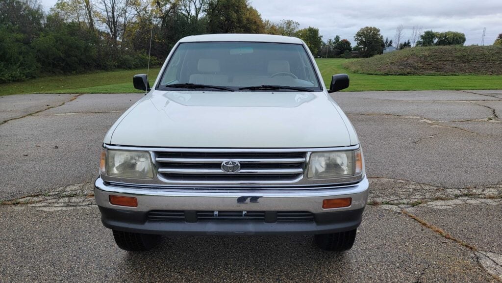 Front exterior view of 1998 Toyota T100 DX 4x4