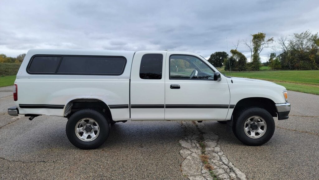 Passenger-side exterior of 1998 Toyota T100 DX 4x4