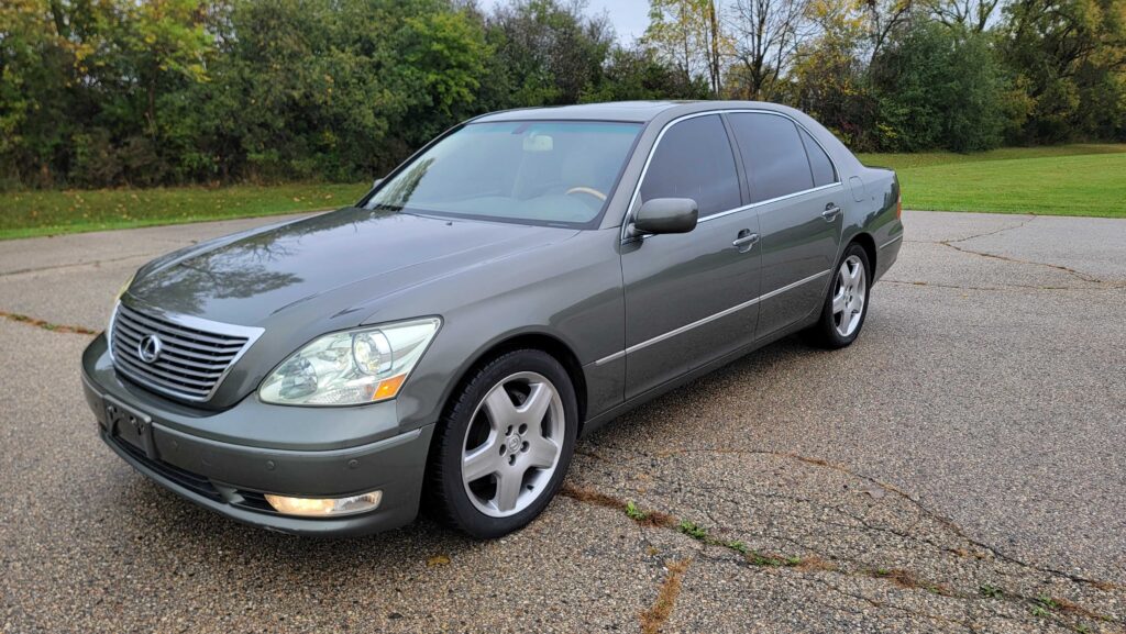 Front driver-side angle of 2005 Lexus LS430 in Emerald Mica, photographed by TaninJDM