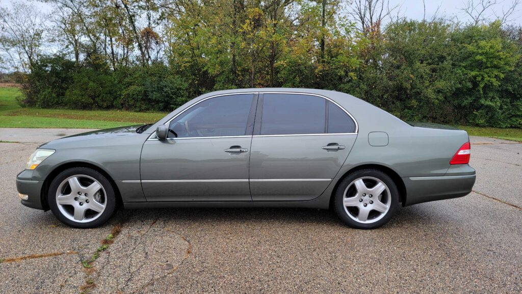 Driver-side exterior view of 2005 Lexus LS430 in Emerald Mica