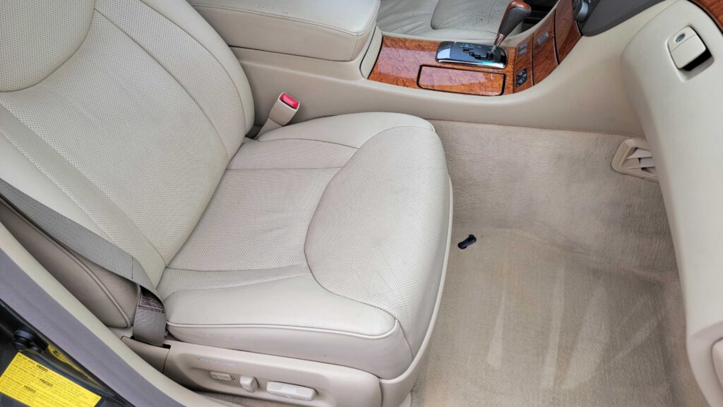 Front passenger seat and dashboard area of 2005 Lexus LS430