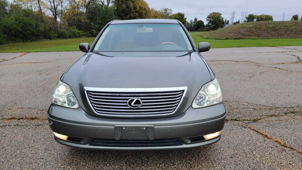 Front exterior view of 2005 Lexus LS430 in Emerald Mica