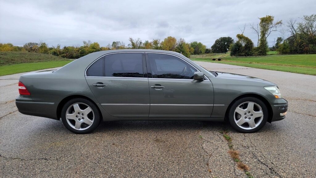 Passenger-side exterior of 2005 Lexus LS430 in Emerald Mica