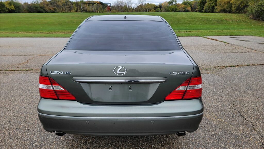 Full rear view of 2005 Lexus LS430 in Emerald Mica