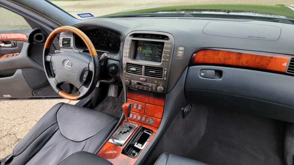 Navigation screen and radio console of 2006 Lexus LS430 ULTRA showing Mark Levinson audio system
