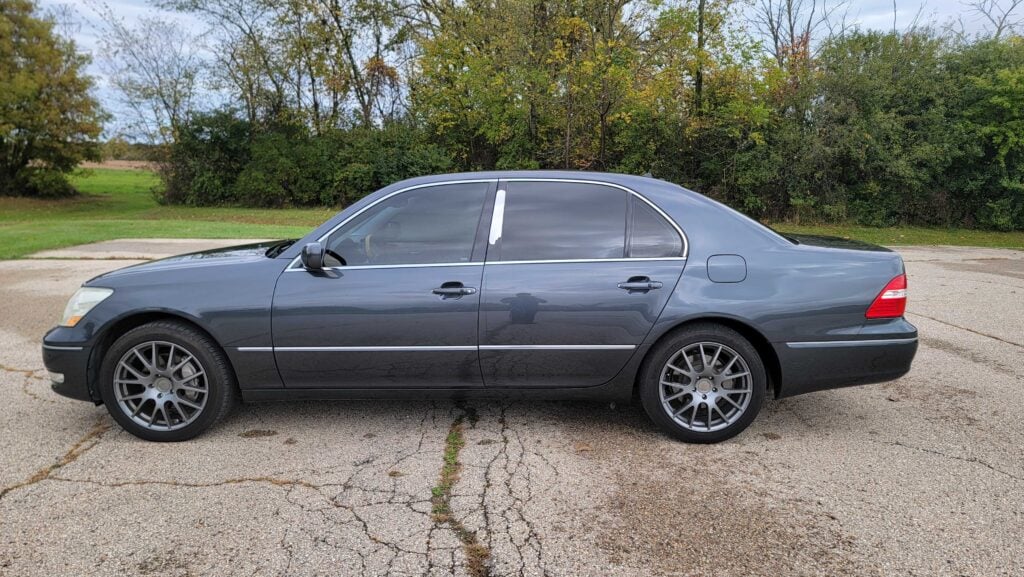 Driver-side exterior profile of 2006 Lexus LS430 ULTRA in Flint Gray Mica