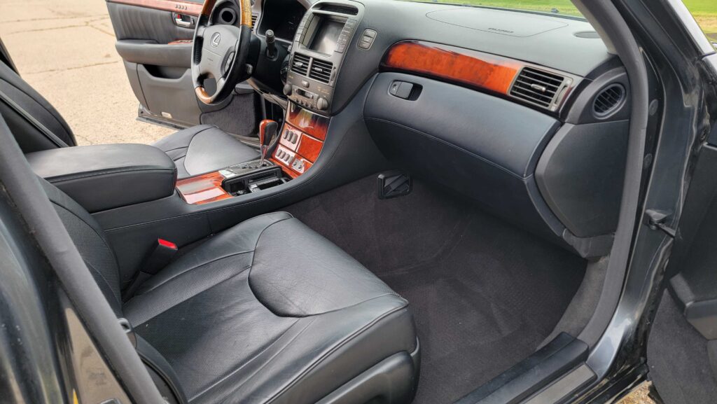 Front passenger seat and dashboard area of 2006 Lexus LS430 ULTRA