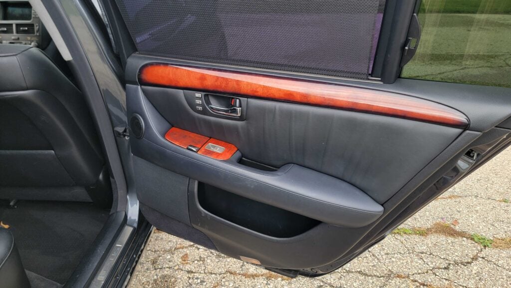 Rear passenger door interior panel and controls of 2006 Lexus LS430 ULTRA