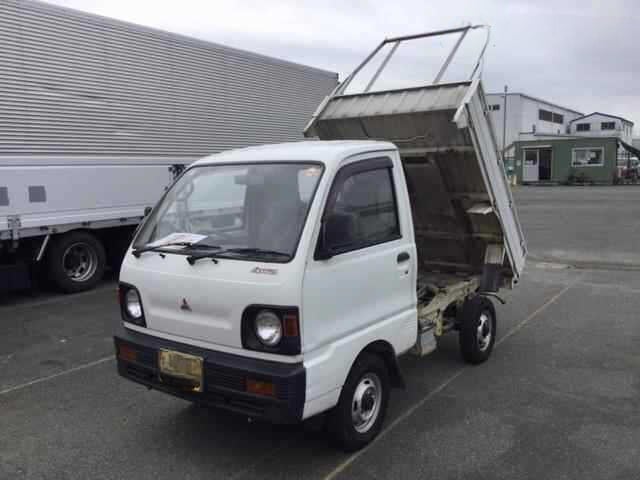 Mitsubishi Minicab 4WD Dump Passenger Front 3_4 View Tanin JDM
