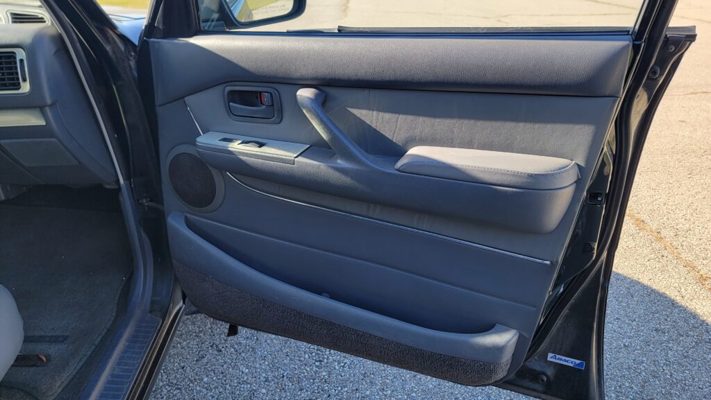 Passenger door interior panel of 1994 Toyota Land Cruiser triple locked