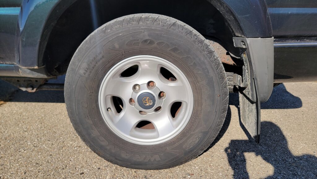 Rear driver wheel closeup on 1994 Toyota Land Cruiser triple locked