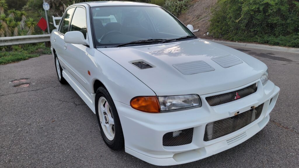 Close-up front driver-side corner