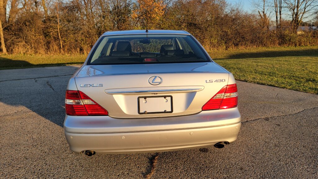 Rear view of silver 2004 Lexus LS430