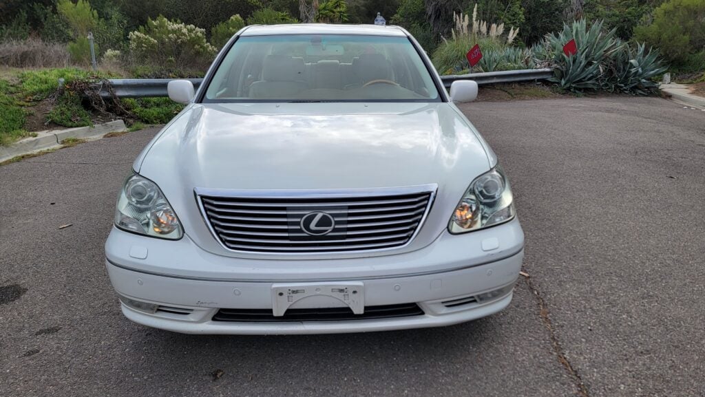 2005 Lexus LS430 front view in Moonlight Pearl