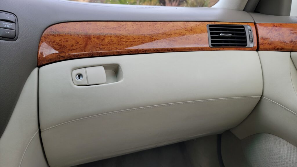Glovebox closed interior view