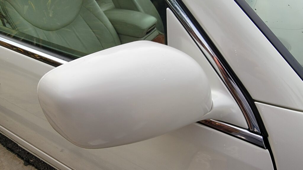 Passenger mirror detail