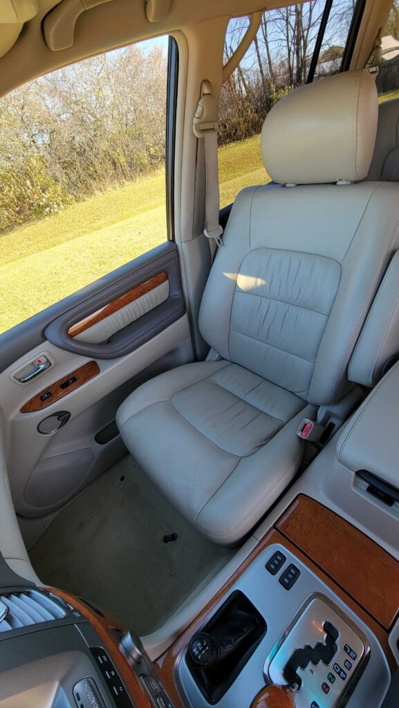 Passenger seat leather interior – 2006 Lexus LX470 Sand Dollar Pearl