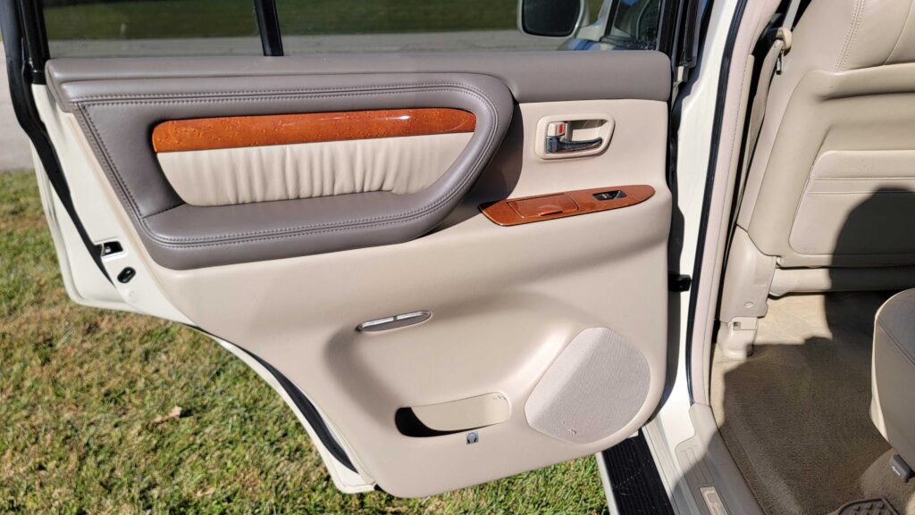 Rear door panel with woodgrain finish – Lexus LX470 Sand Dollar Pearl