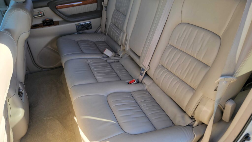 Second row leather seats – 2006 Lexus LX470 Sand Dollar Pearl