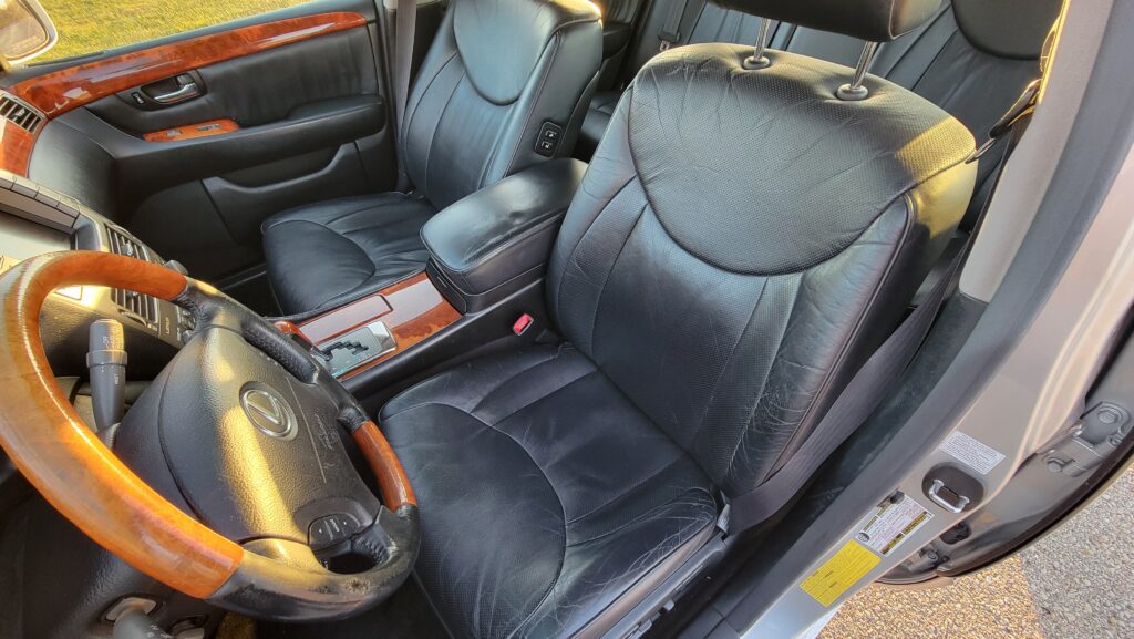 Driver seat and steering wheel of 2004 Lexus LS430 ML interior