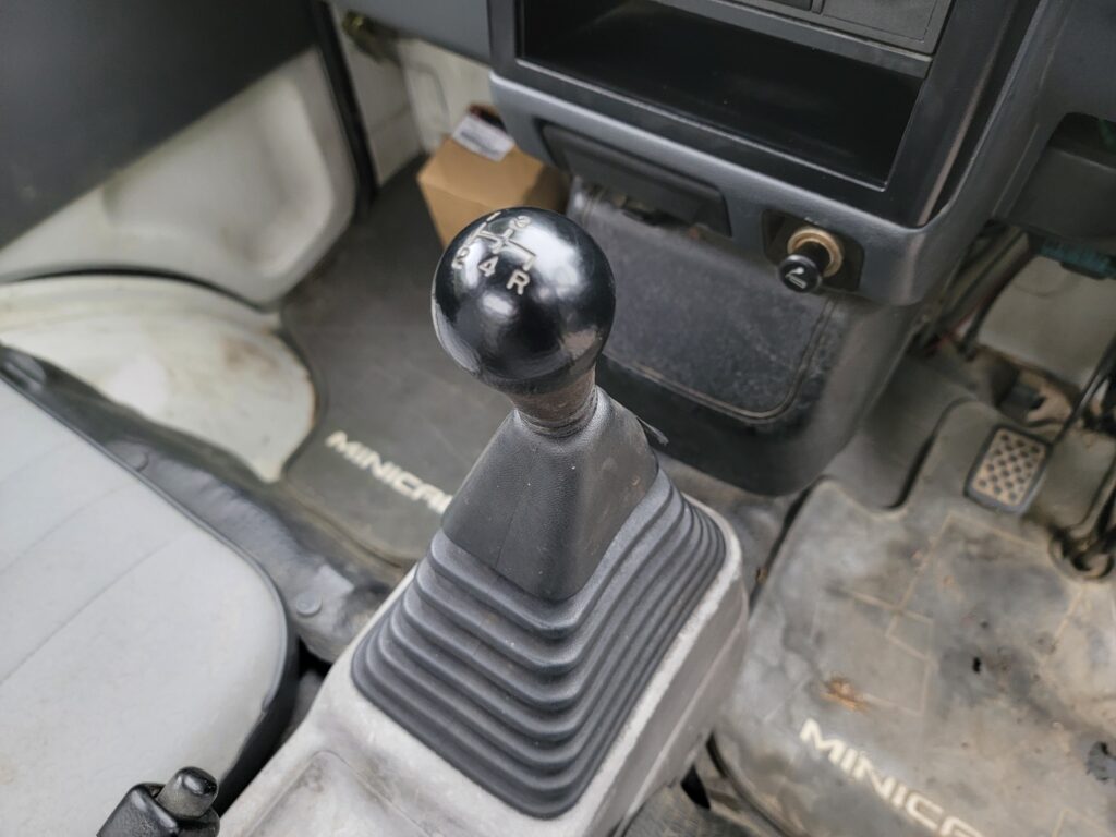 Manual transmission shifter in 1993 Mitsubishi Minicab