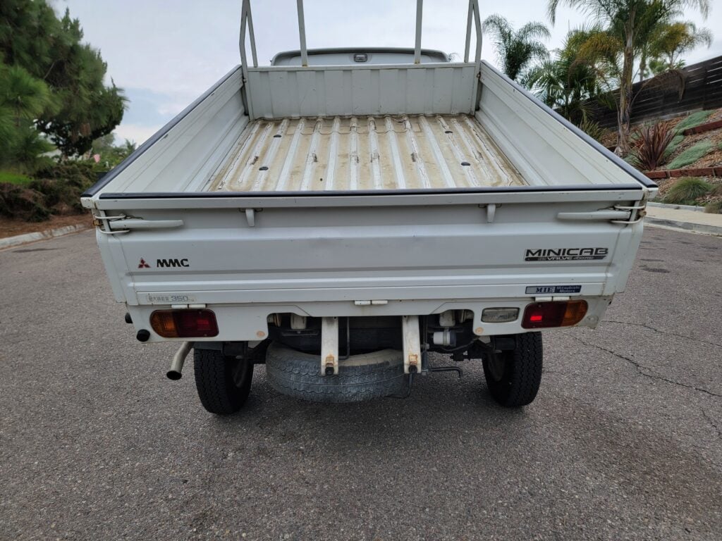 Straight rear view of Mitsubishi Minicab dump bed