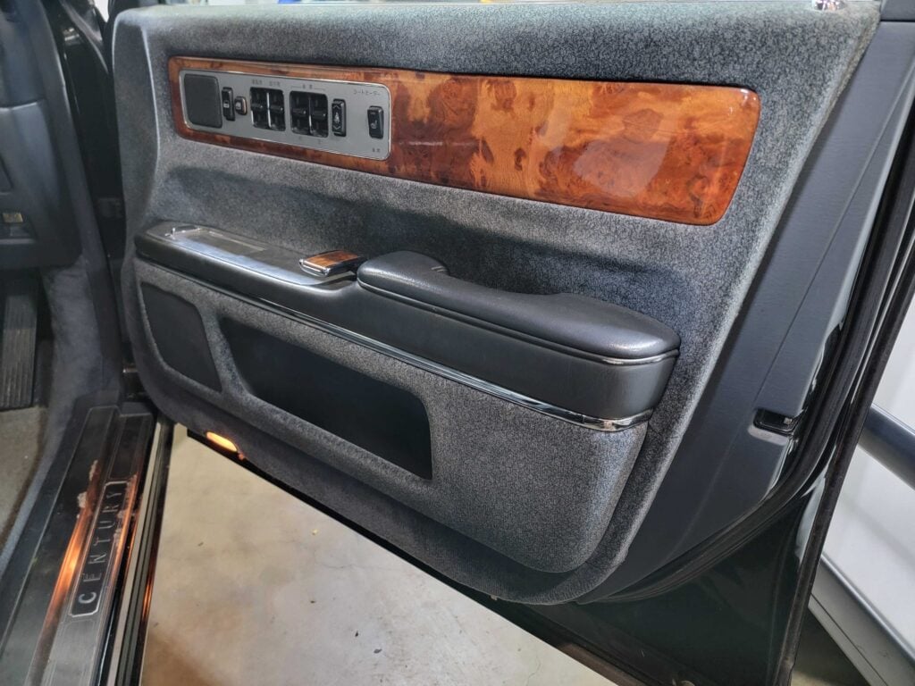 Toyota Century Driver Door interior view