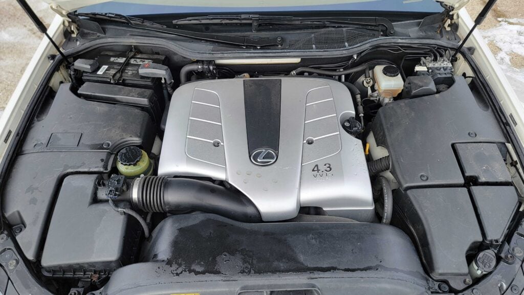 3UZ-FE V8 engine close-up in 2005 LS430