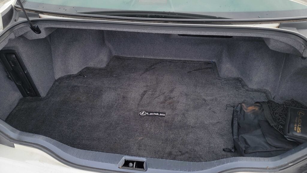 Trunk and cargo area of 2005 LS430