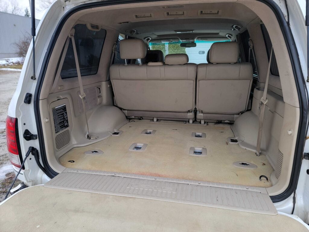 Rear cargo area with seats up in Lexus LX470