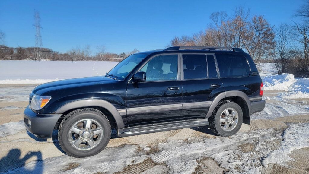 2007 Toyota Land Cruiser front driver-side angle in black
