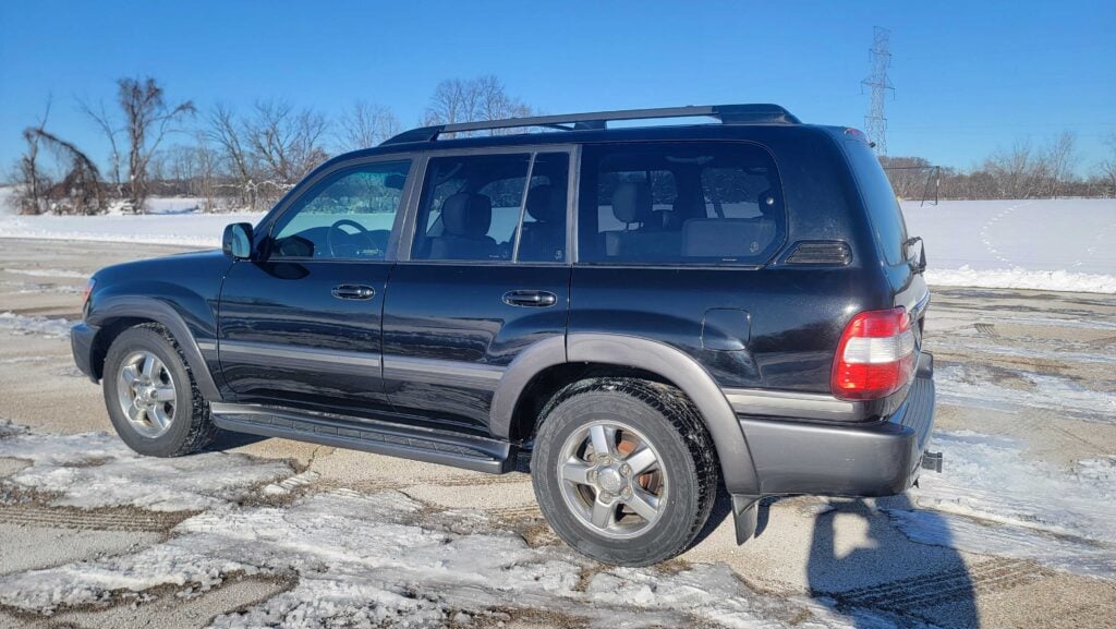 Driver-side exterior profile of 2007 Toyota Land Cruiser