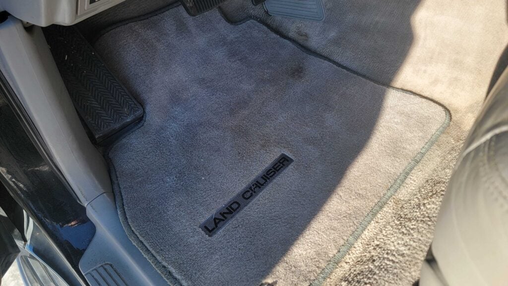 Driver-side floor mat and carpet area