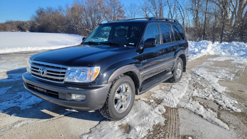 2007 Toyota Land Cruiser front driver-side angle in black