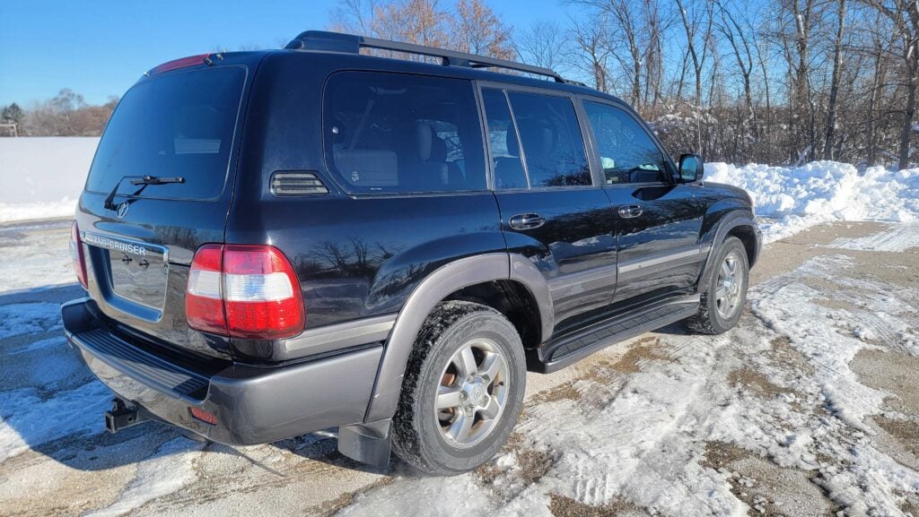 Rear passenger-quarter view of 2007 Toyota Land Cruiser