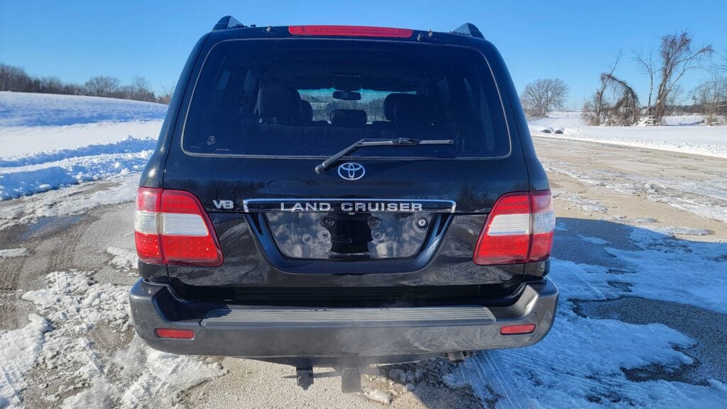 Straight rear view of 2007 Toyota Land Cruiser in black