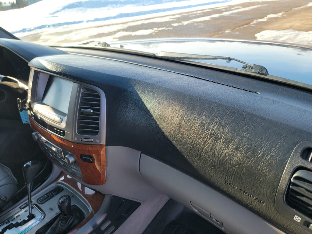Passenger-side dashboard with wood trim on Lexus LX470