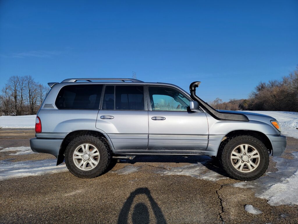 Passenger-side profile view of Lexus LX470